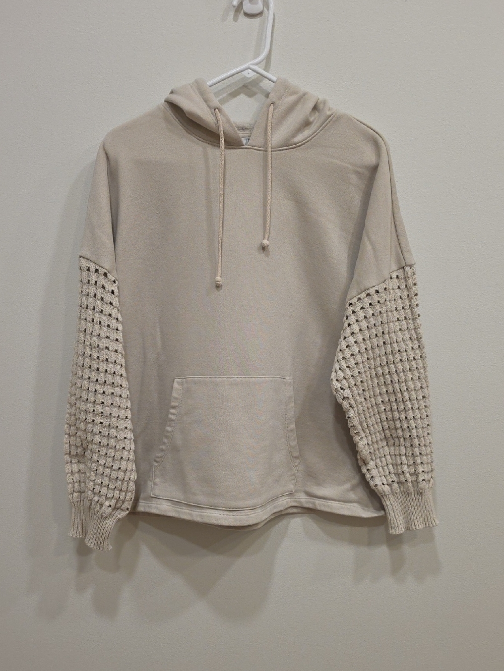 Time and Tru Cream Crewneck Hoodie with Knit Sleeves